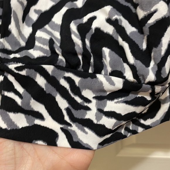 Anne Klein animal print top (sz s) - Picture 5 of 9